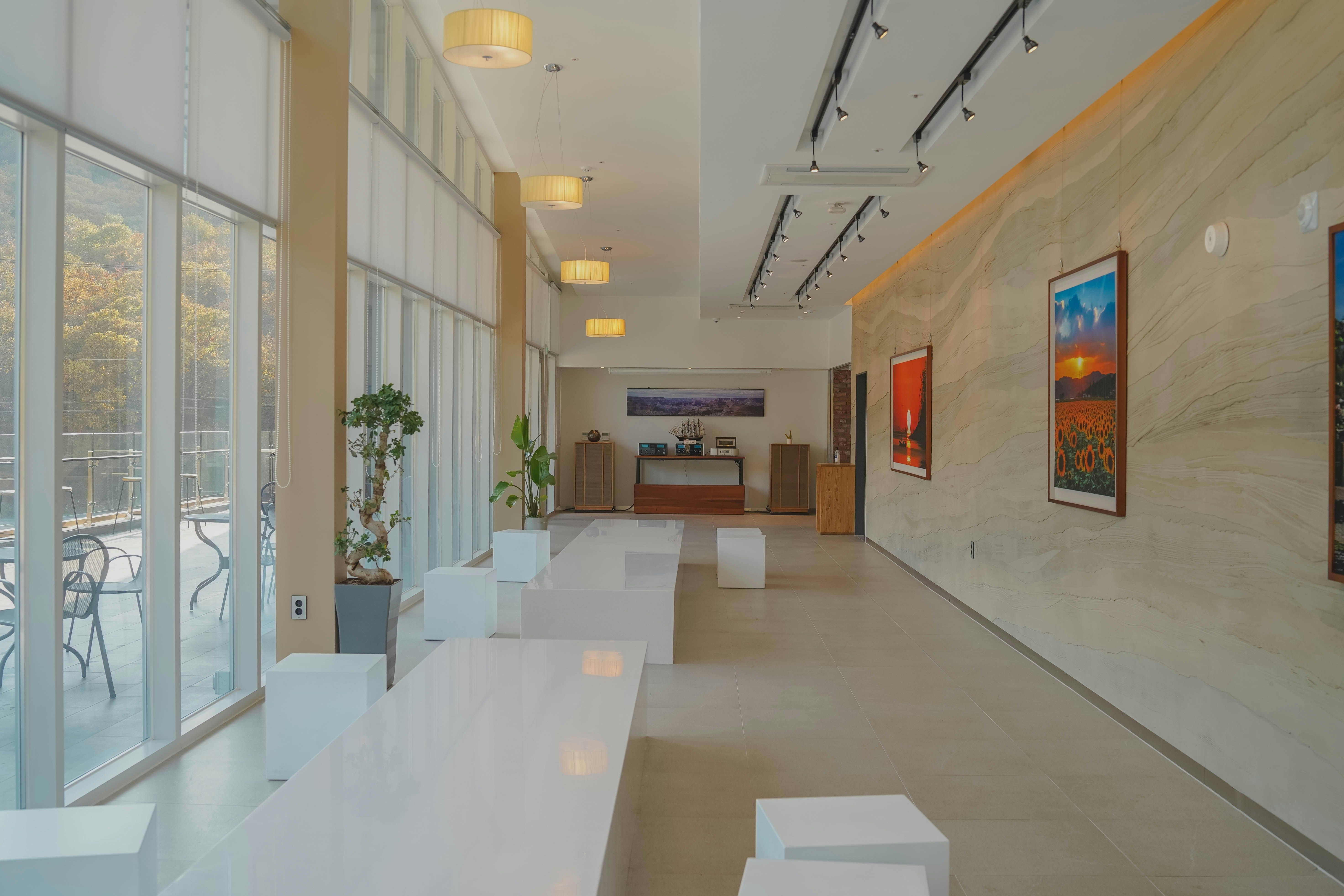 Full-Height Glazing