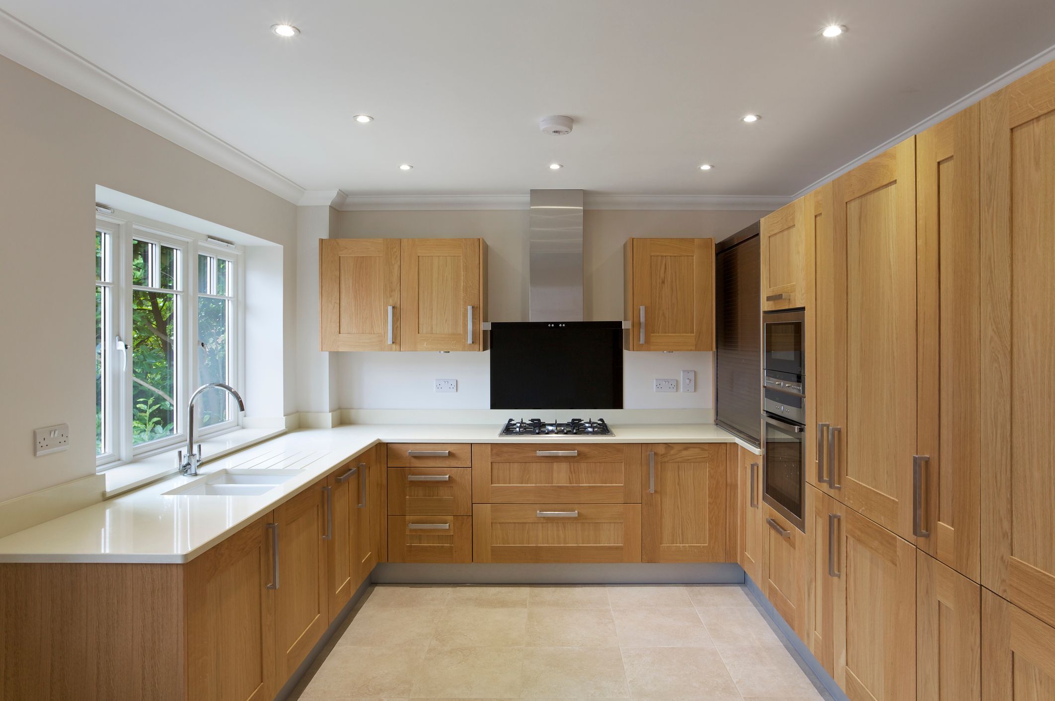 Contemporary Oak Kitchen Cabinets – A Perfect Blend of Style
