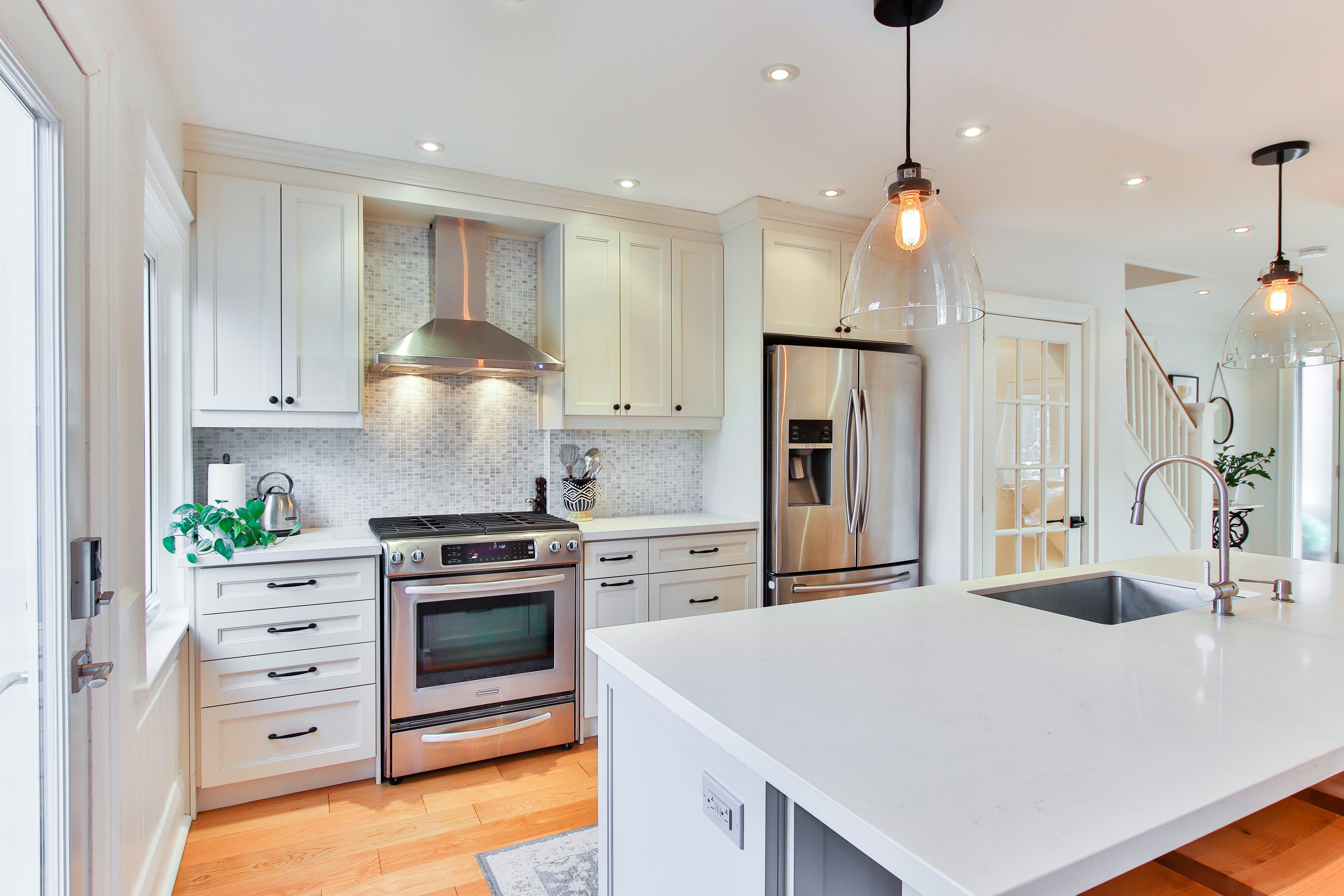 Preventing Color Fading in Vinyl Wraps for Kitchen Cabinets