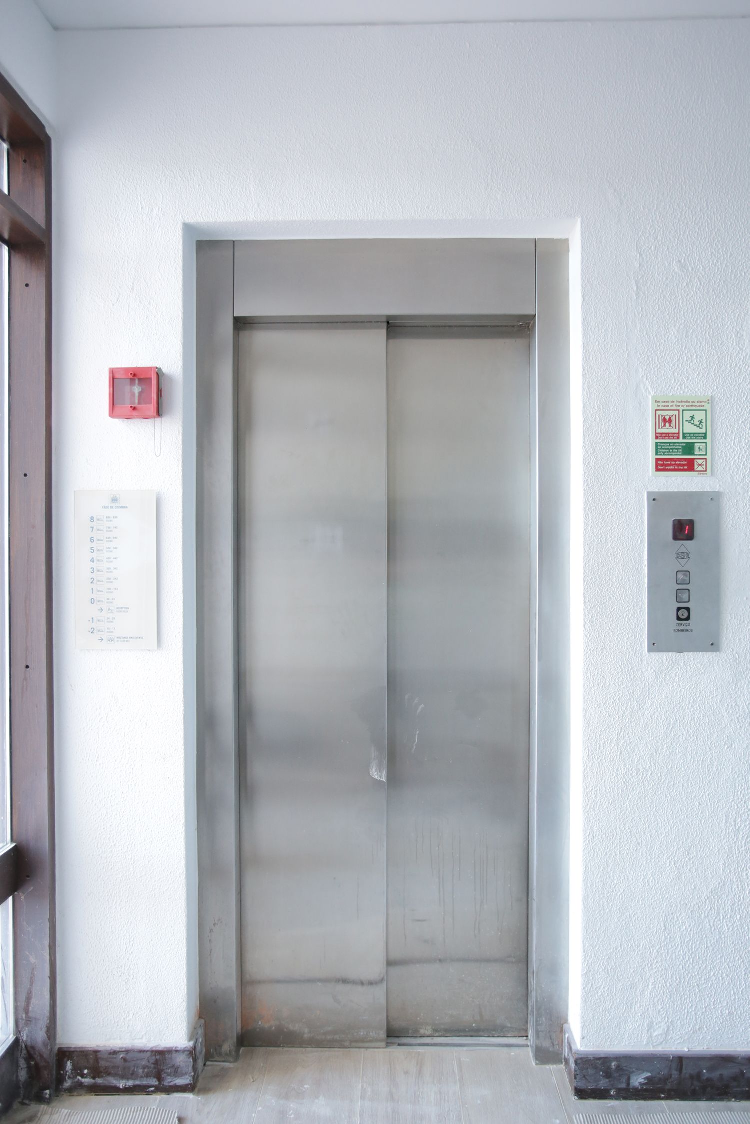 avant-habillage-cabine-ascenseur.jpg