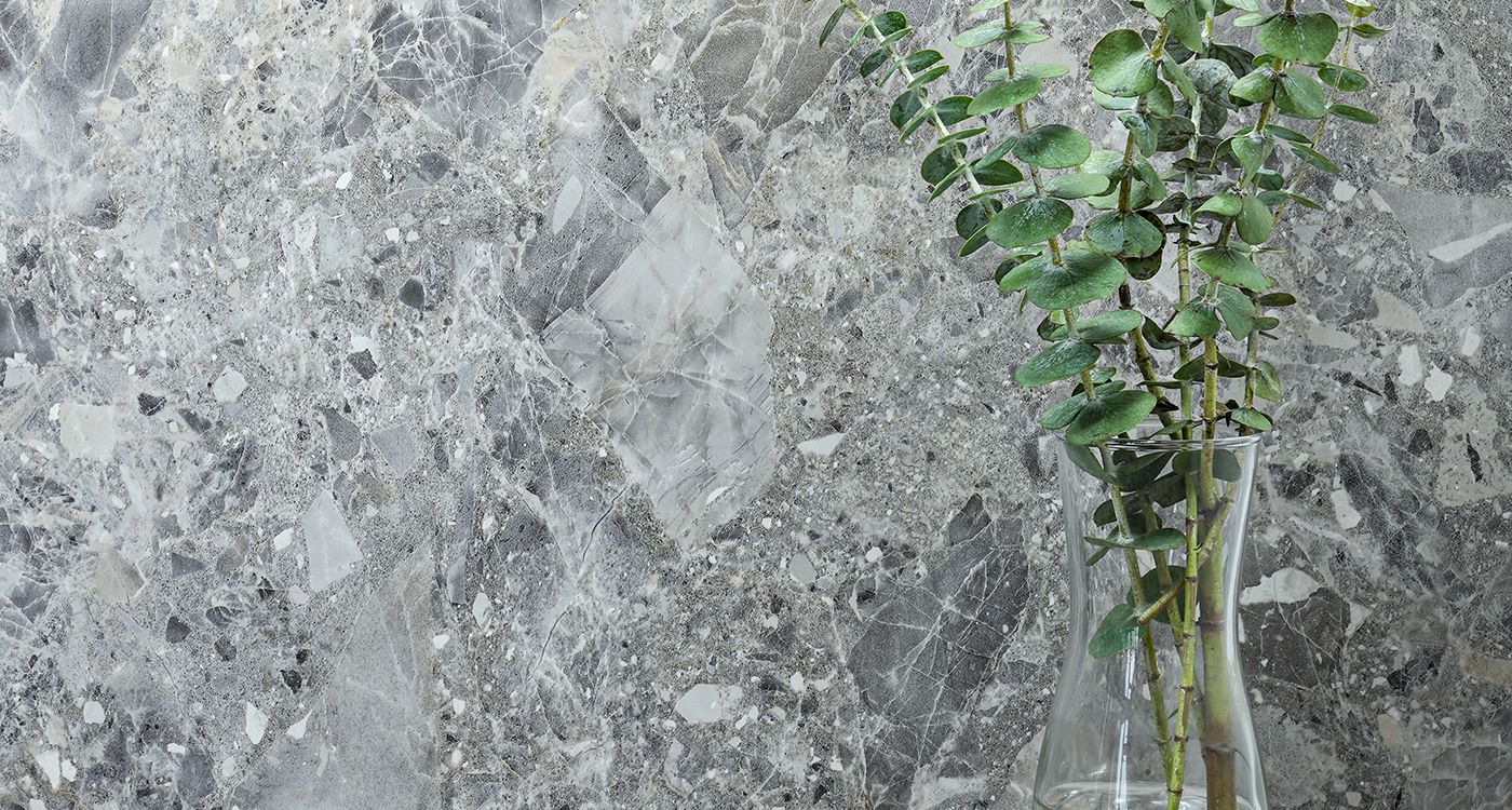 Eine Steinmauer im Handumdrehen mithilfe von Dekorationsfolie